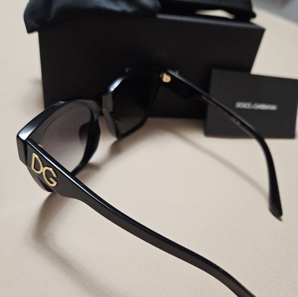 Dolce & Gabbana Oversized Sunglasses - Picture 6 of 10